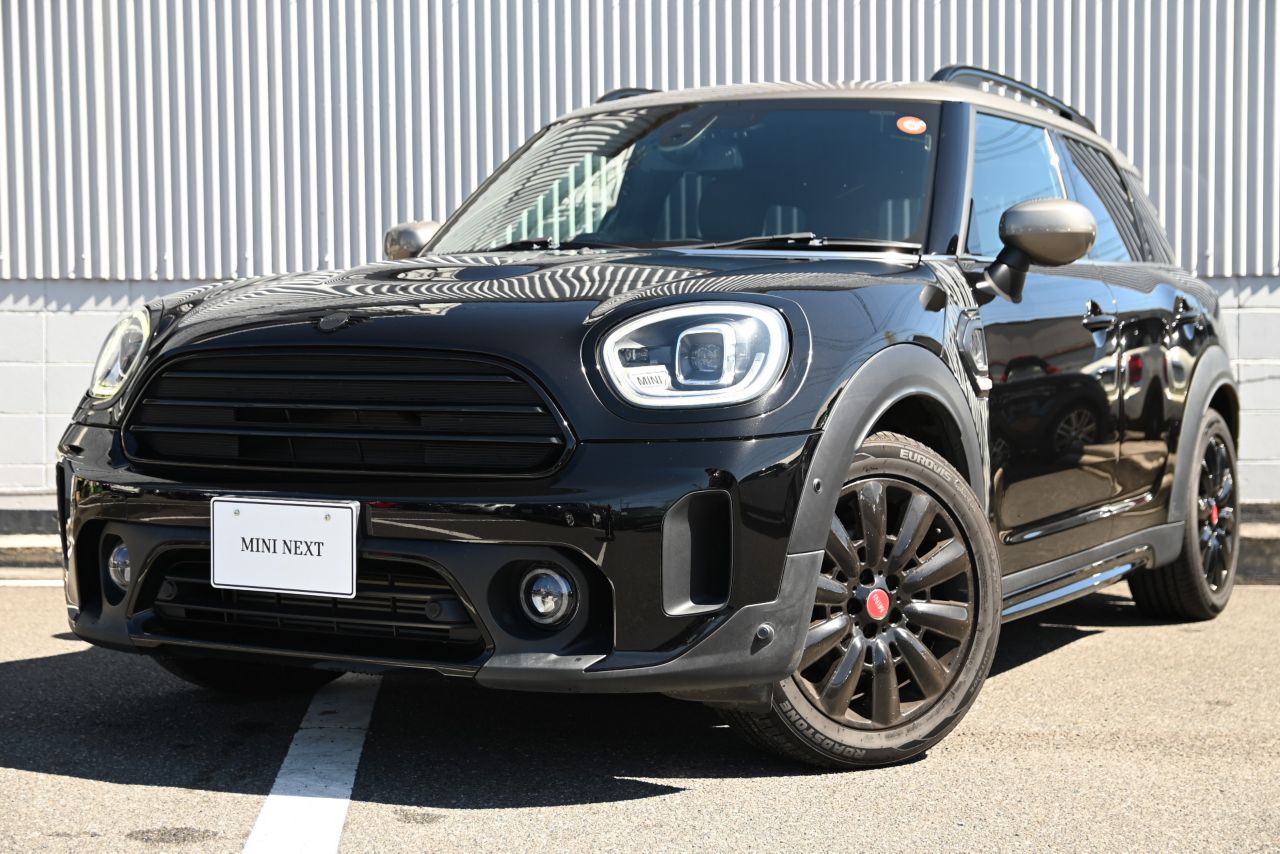 MINI COOPER D CROSSOVER SHADOW EDITION.