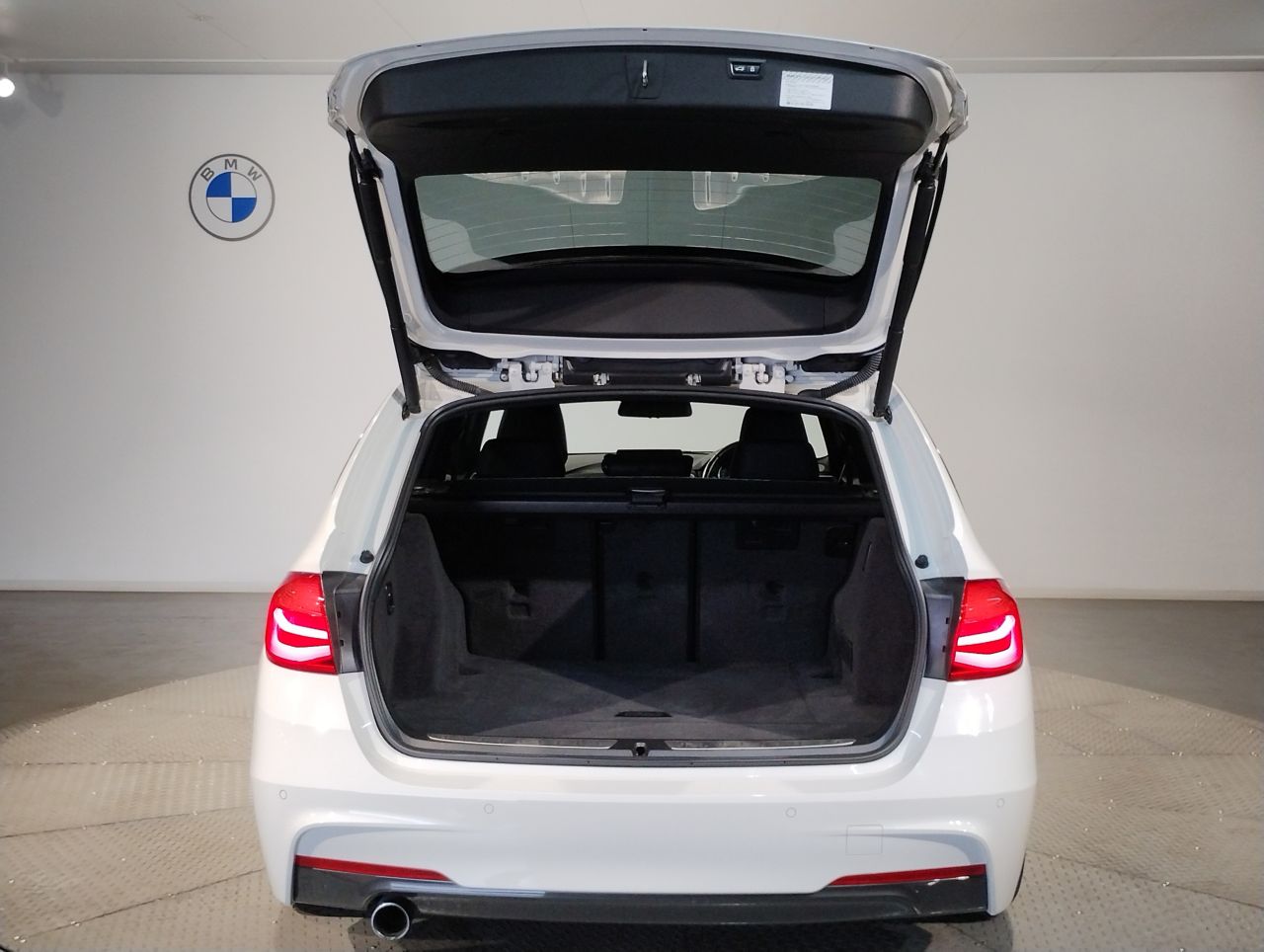 318I TOURING RHD