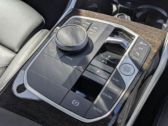 320d xDrive Berline RHD