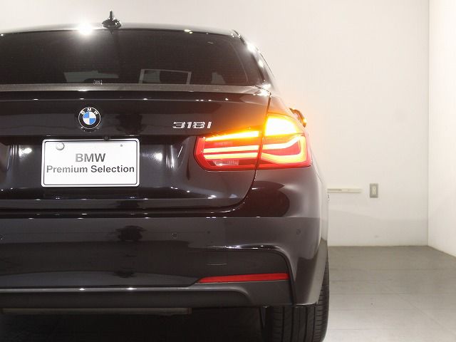 318I SEDAN RHD