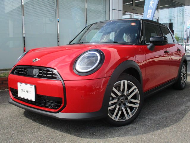 THE NEW MINI COOPER (5 DOOR) C
