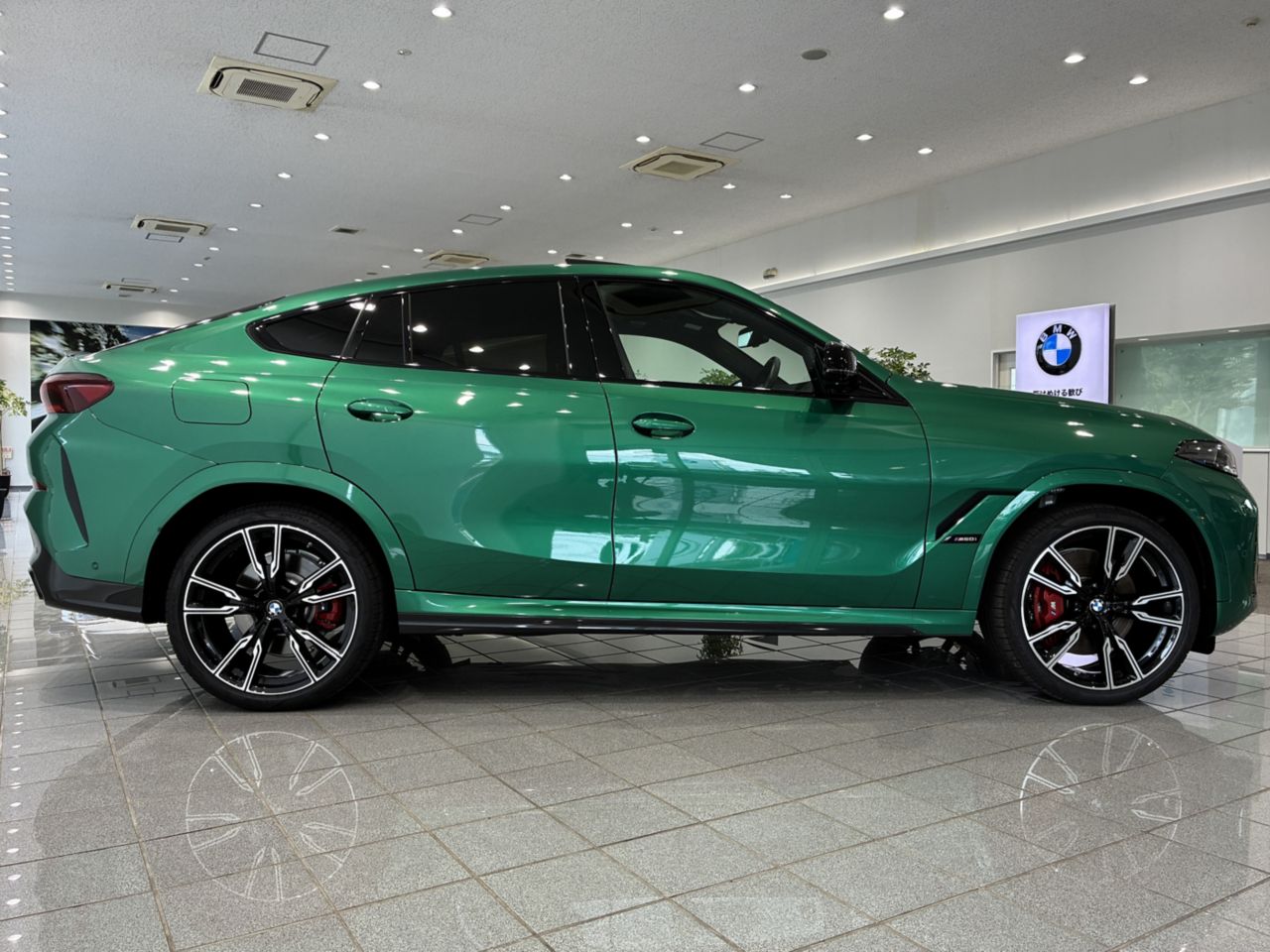 X6 M60i xDrive RHD