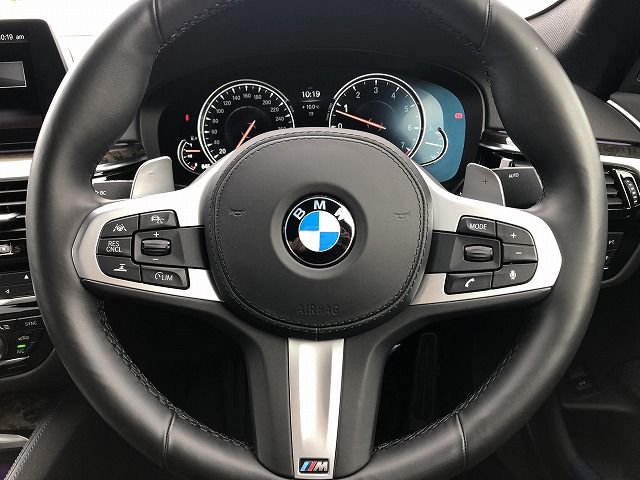 523I