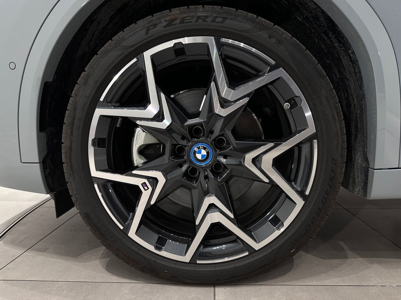 iX2 xDrive30 MSP