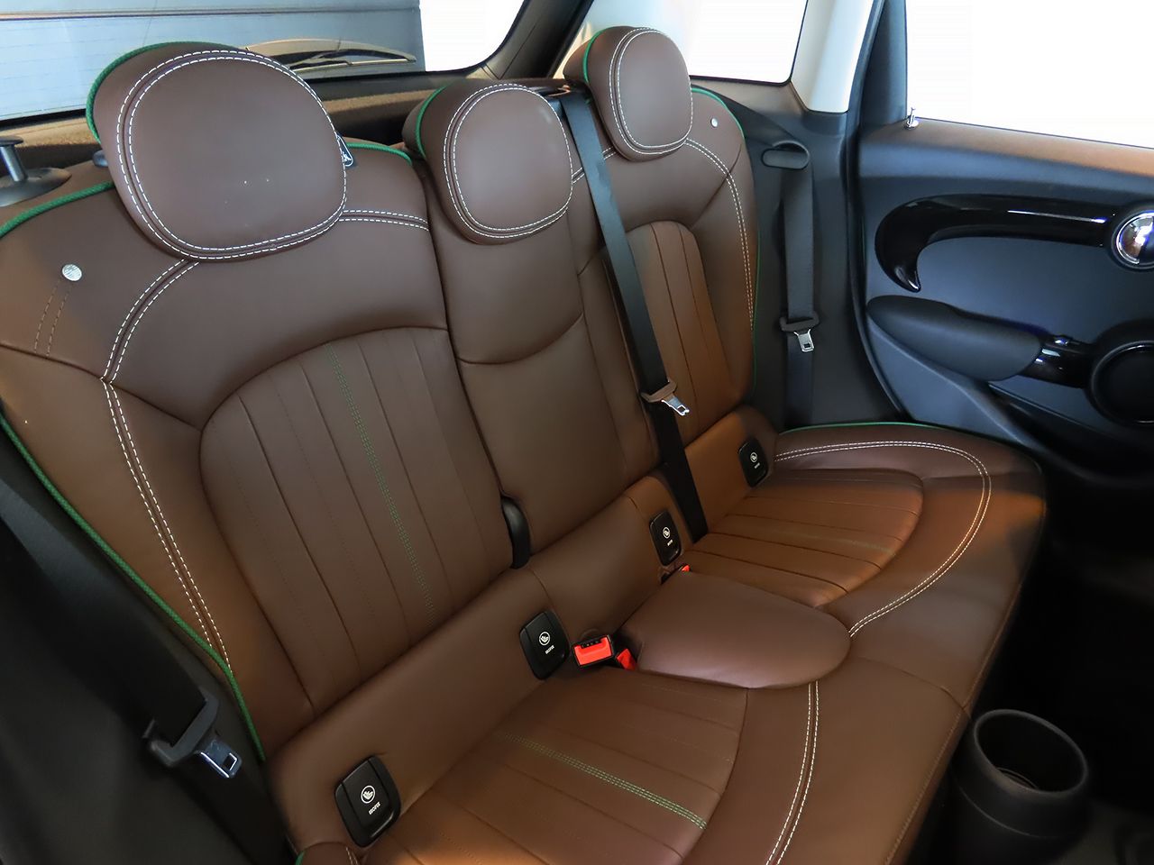 F55 COOPER D (AT)