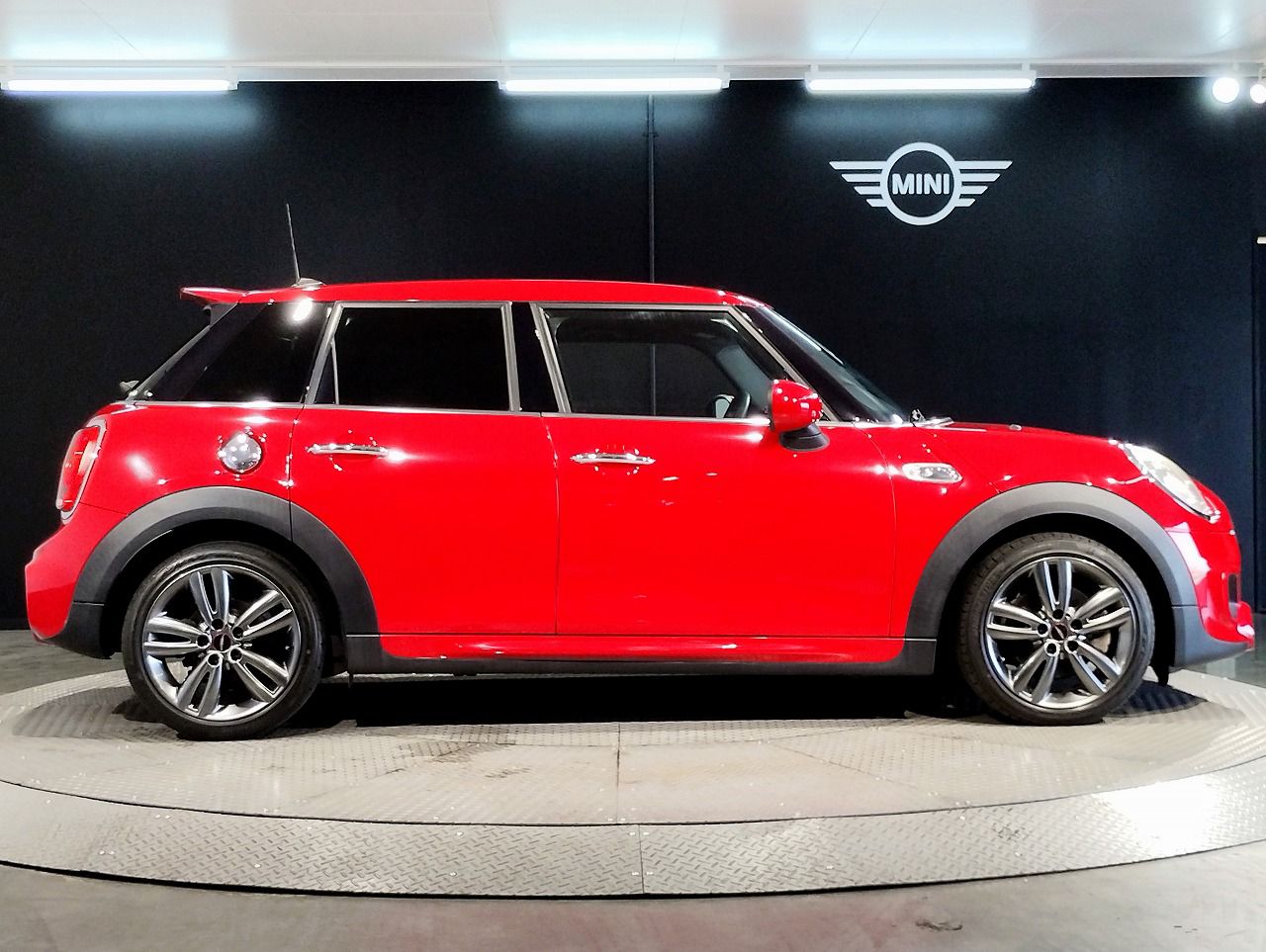 F55 COOPER S D(AT)