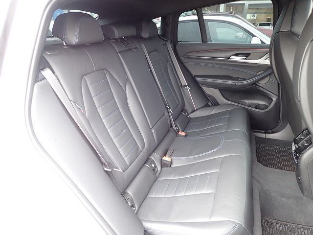 G02 X4 M40i RHD LCI