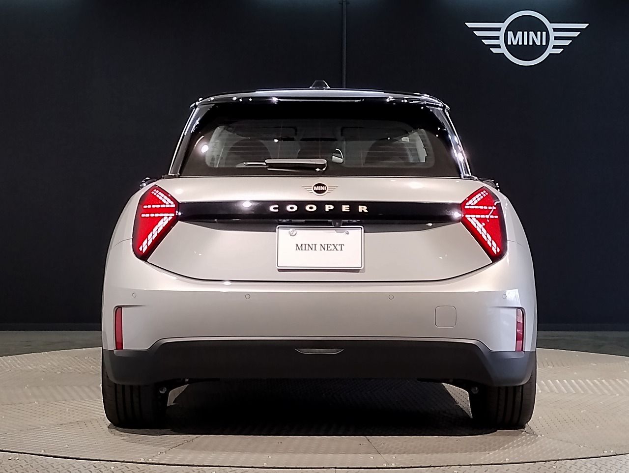 J01 MINI Cooper E
