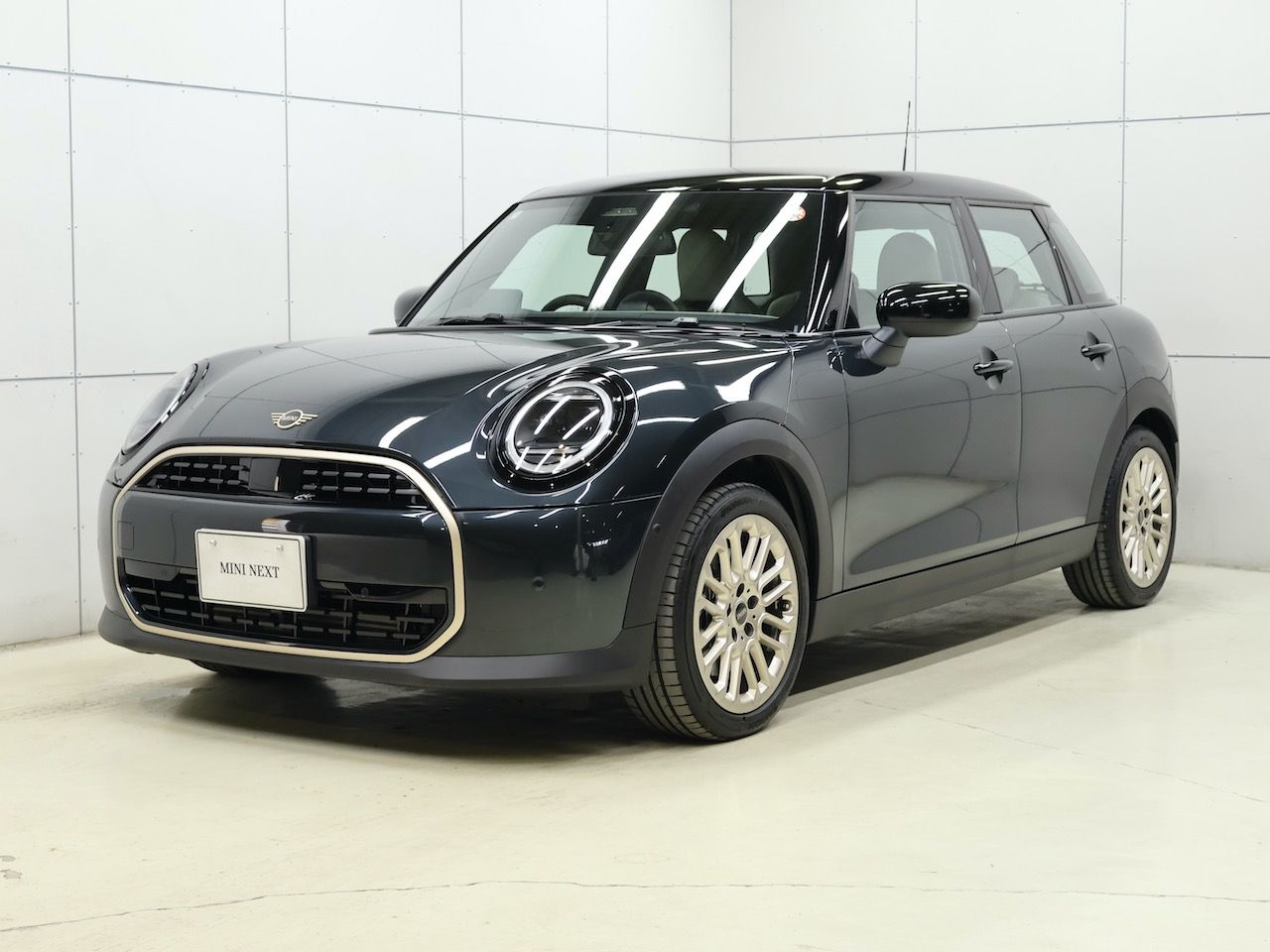 THE NEW MINI COOPER (5 DOOR) C