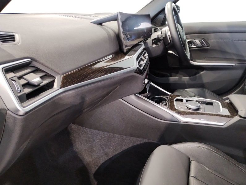 320d xDrive Berline RHD