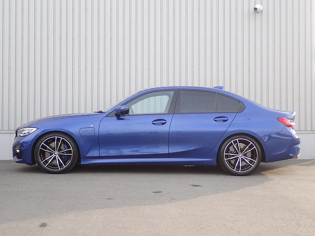 G20 330e Saloon RHD