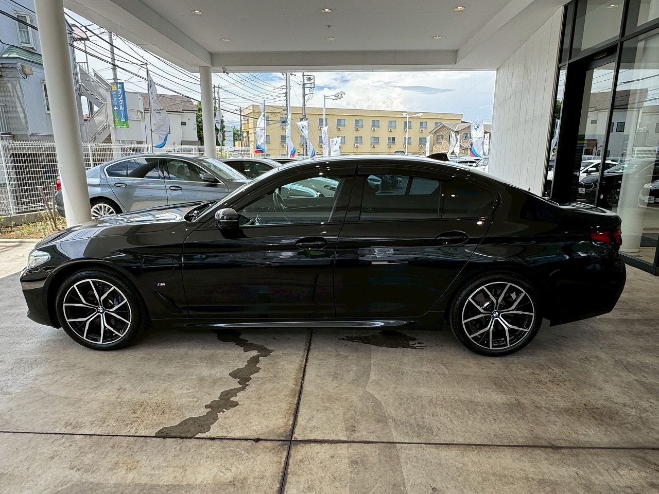 530e Sedan RHD