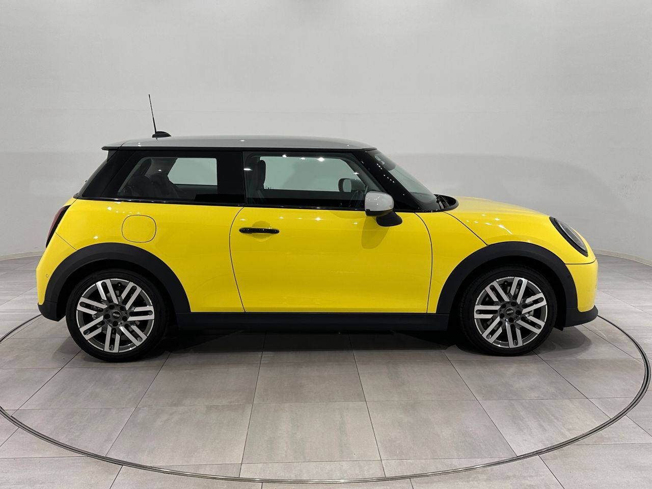 F66 MINI Cooper C 3Dr