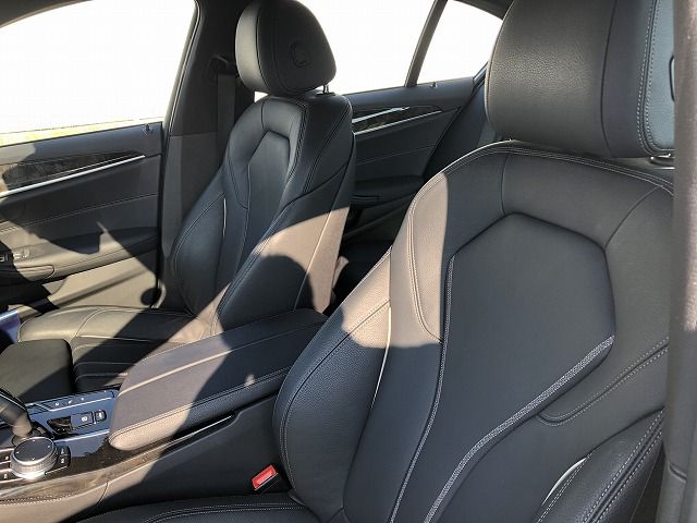 530e Sedan RHD