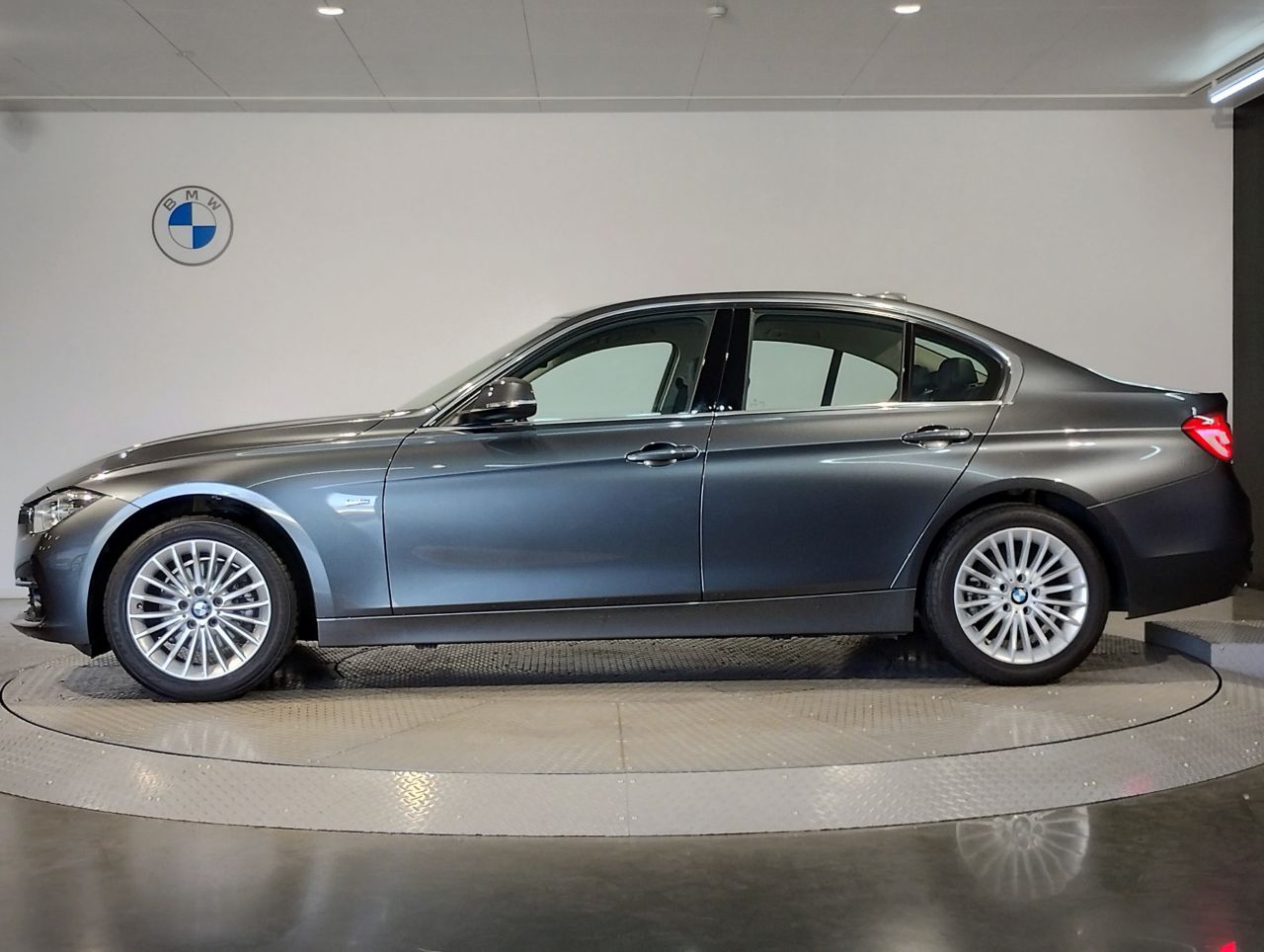 320D SEDAN RHD