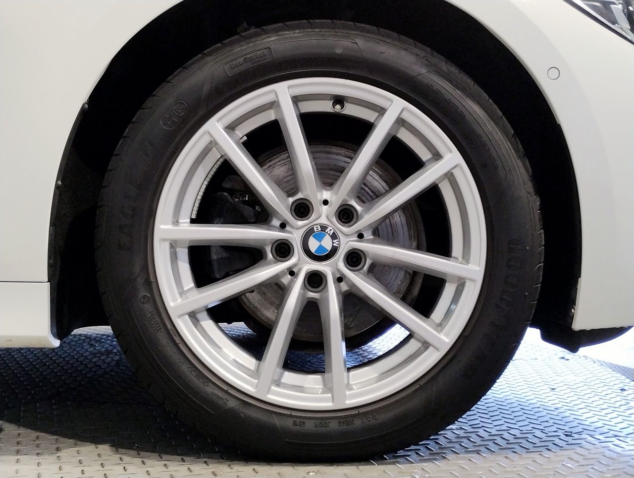 320i Sedan RHD