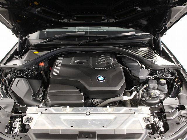 320i Sedan RHD