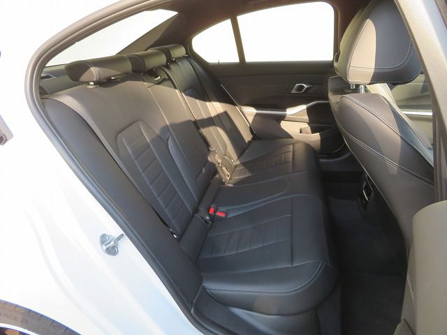 320d xDrive Berline RHD