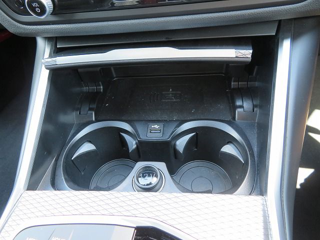 320d xDrive Berline RHD