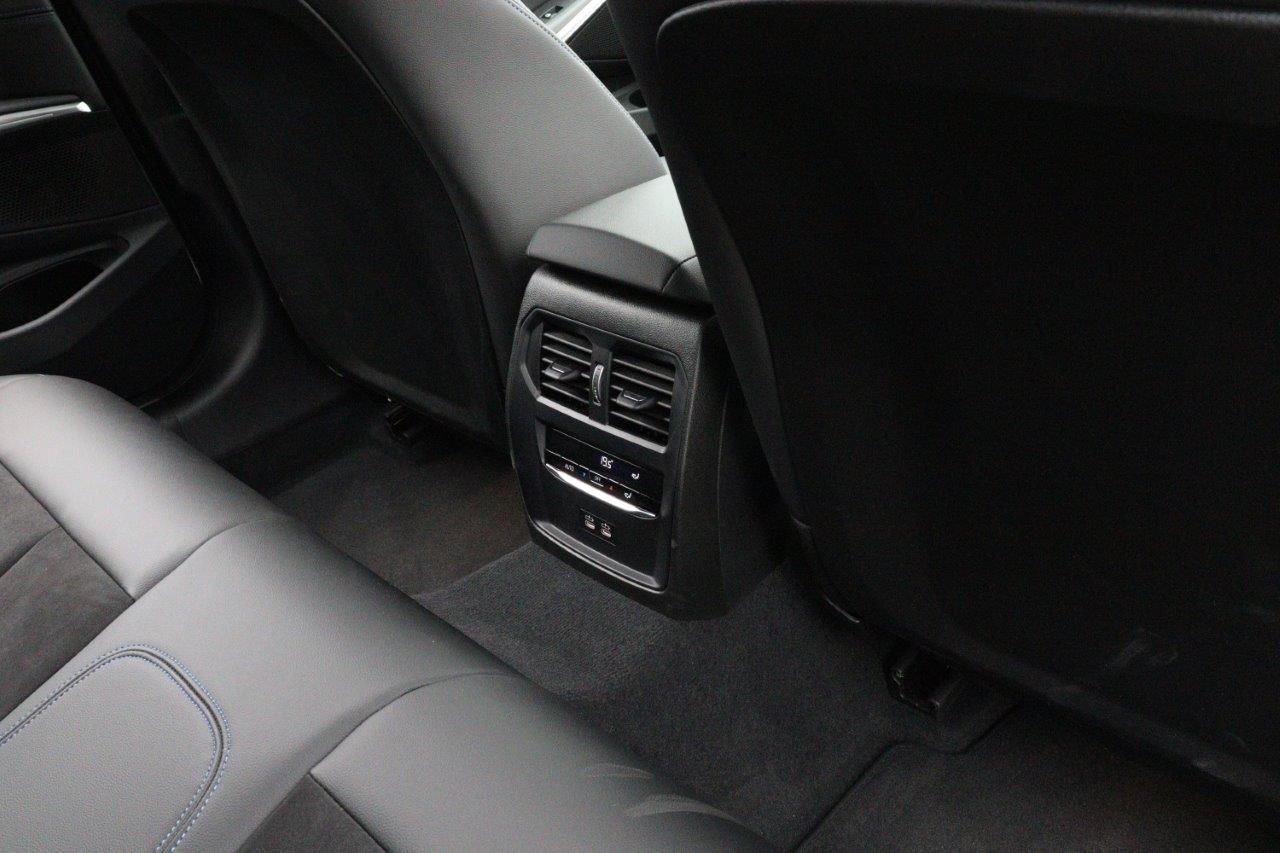 320d xDrive Berline RHD