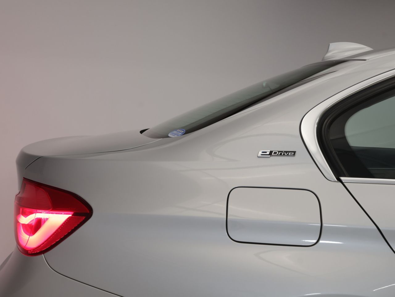 330E IPERFORMANCE SEDAN RHD