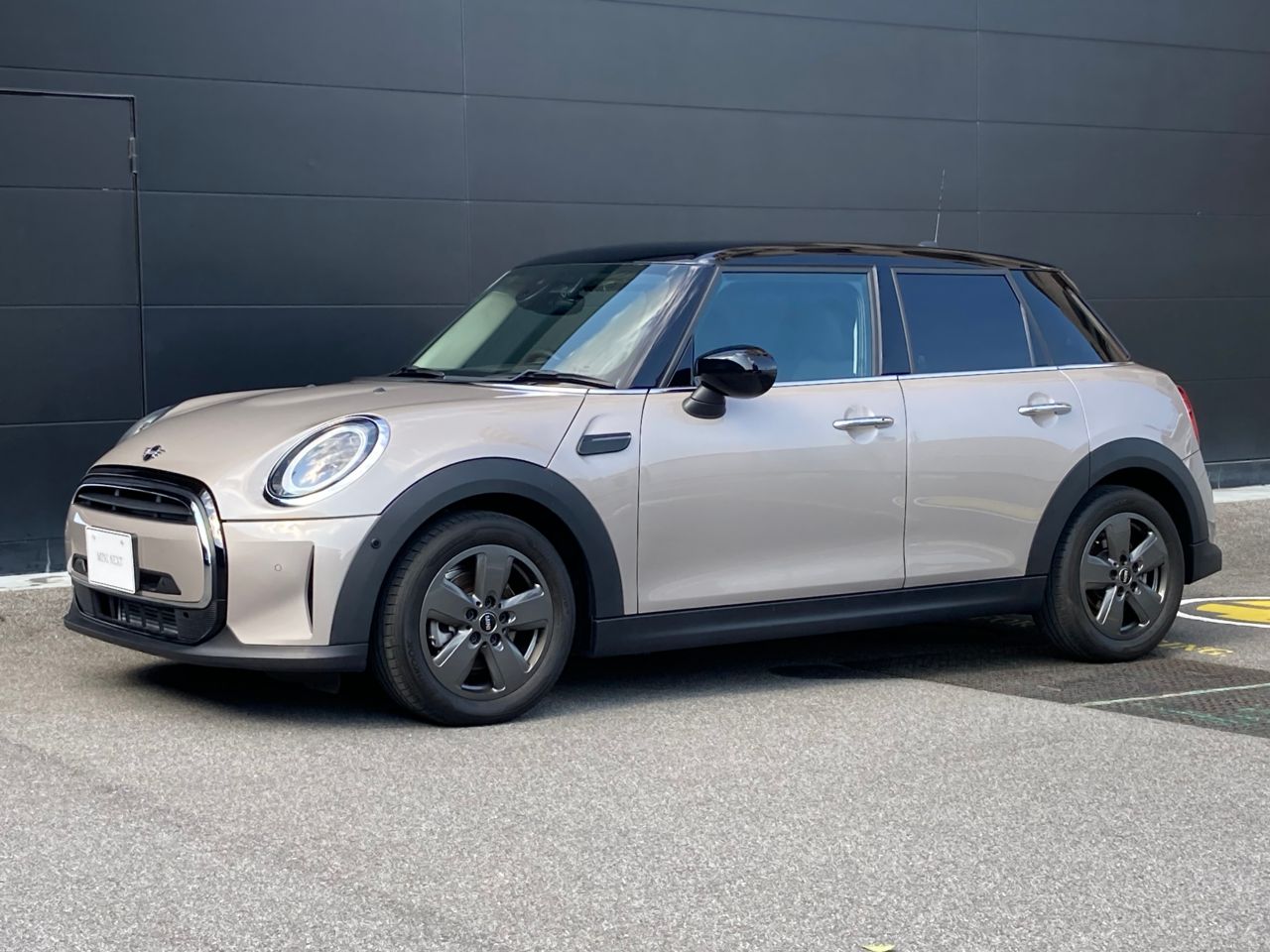 THE NEW MINI COOPER 5 DOOR.