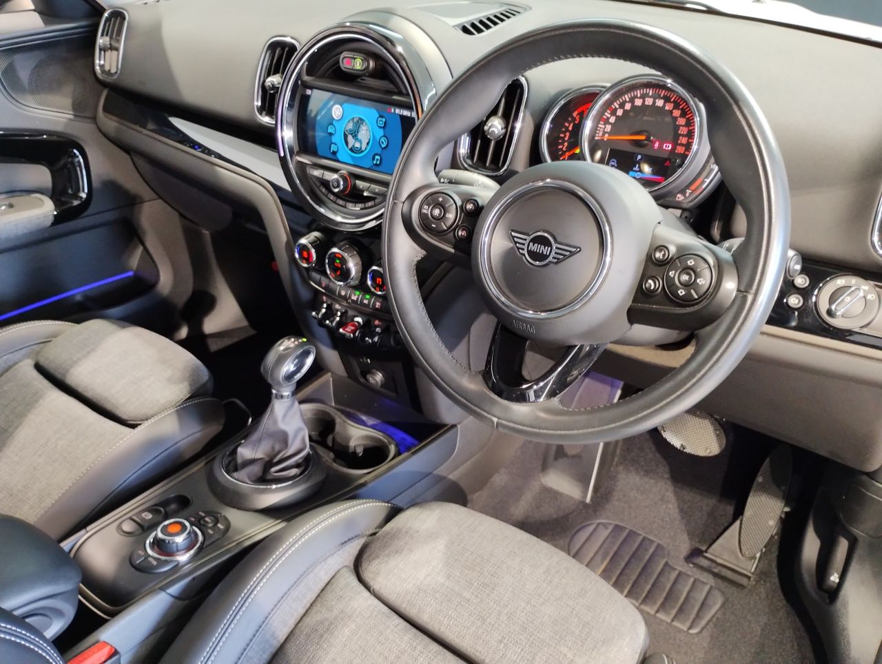 MINI CROSSOVER COOPER D