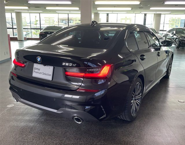 G20 320d xDrive RHD Saloon