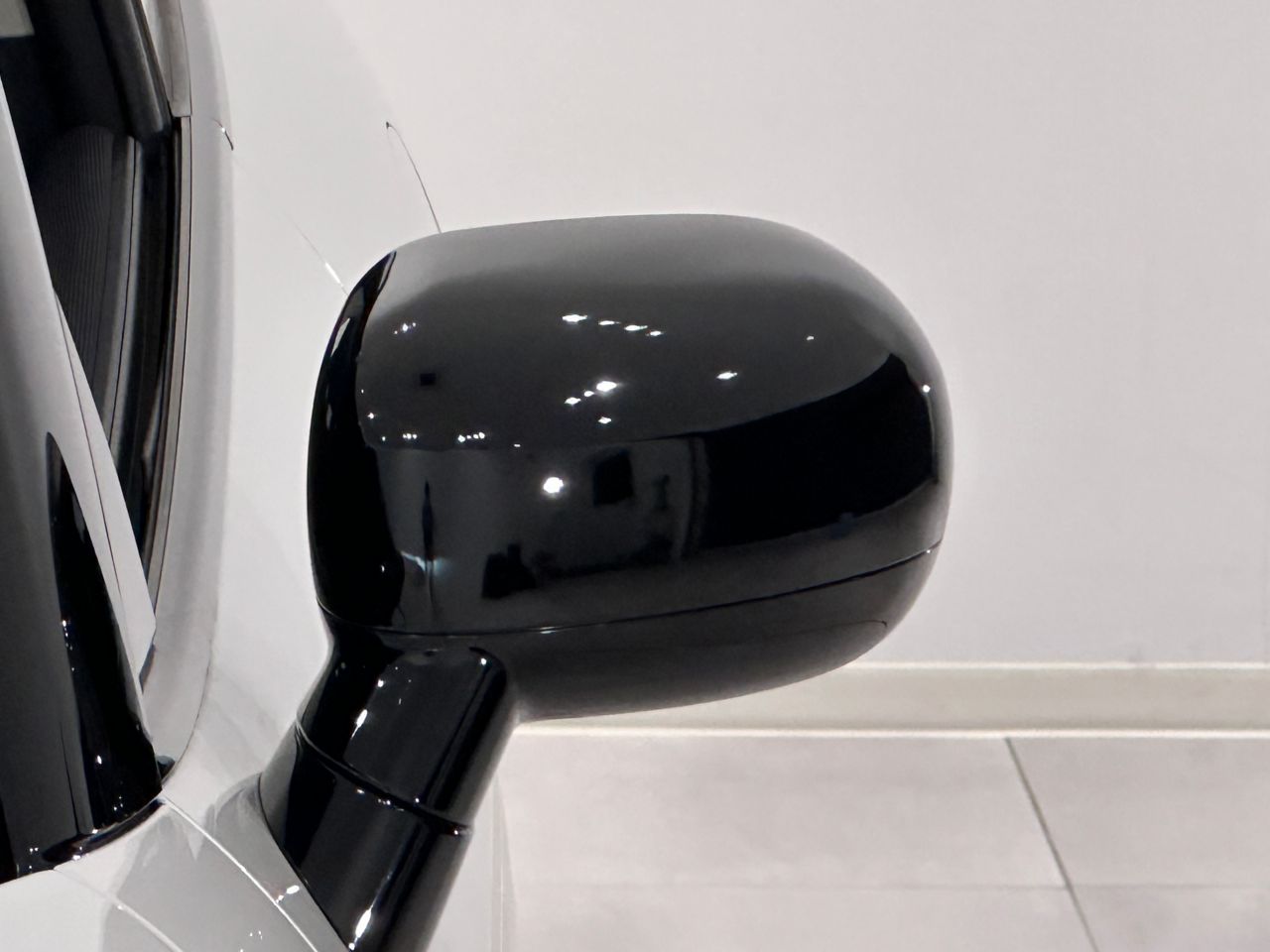 J01 MINI Cooper E