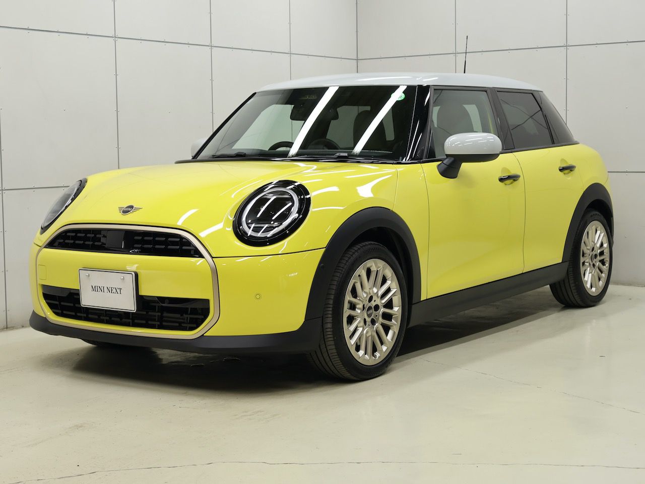 THE NEW MINI COOPER (5 DOOR) C