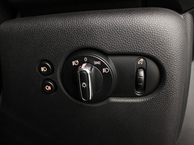 F55 COOPER D (AT)