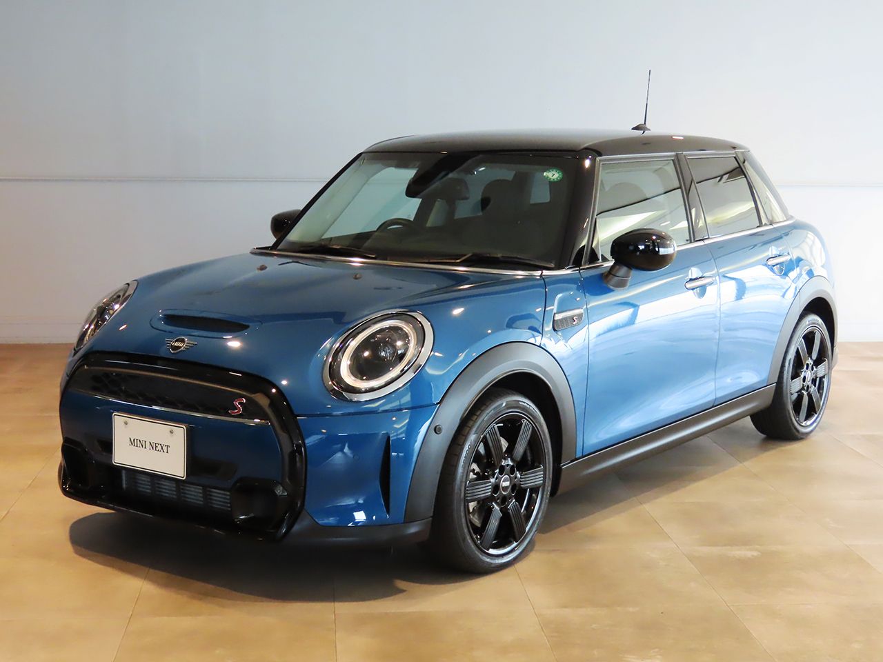 MINI COOPER S 5 DOOR.