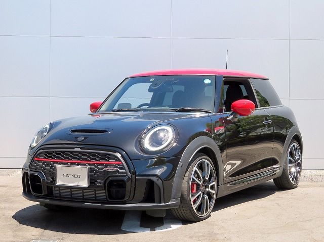 THE MINI JOHN COOPER WORKS.