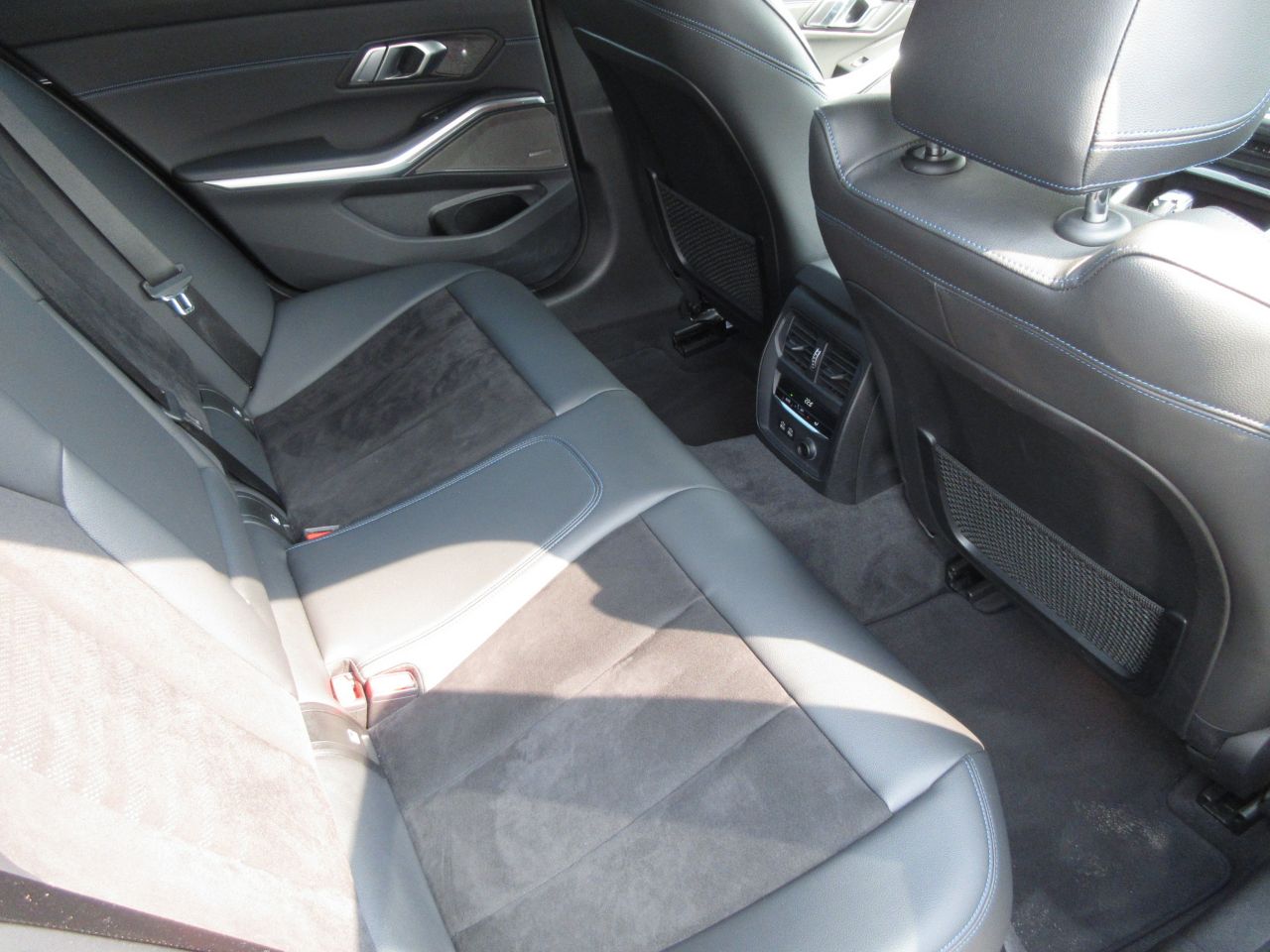 G21 320i RHD
