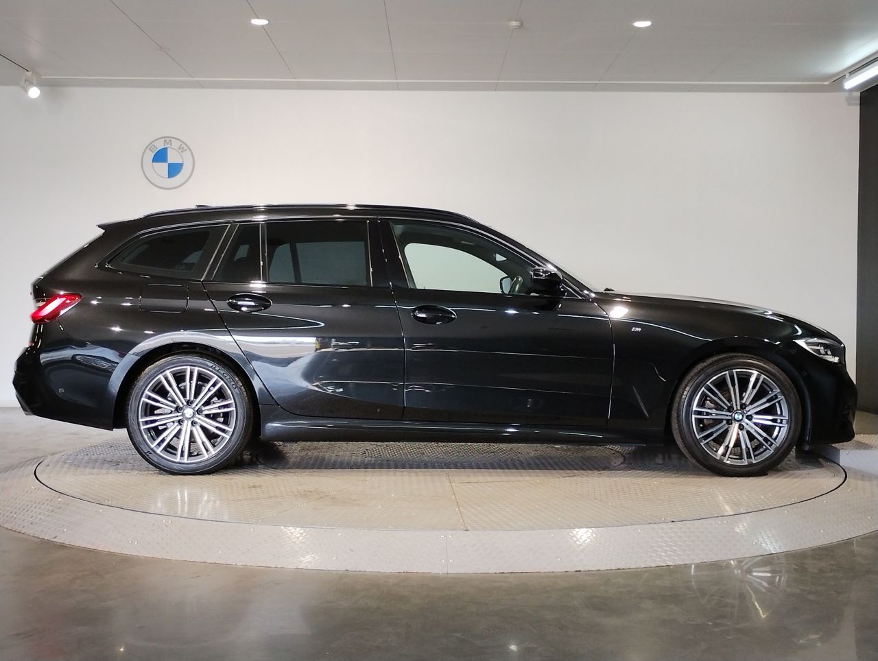 320d xDrive Touring M Sport | 320 | 3シリーズ | BMW | 車両 | IUCP JP BMW Website