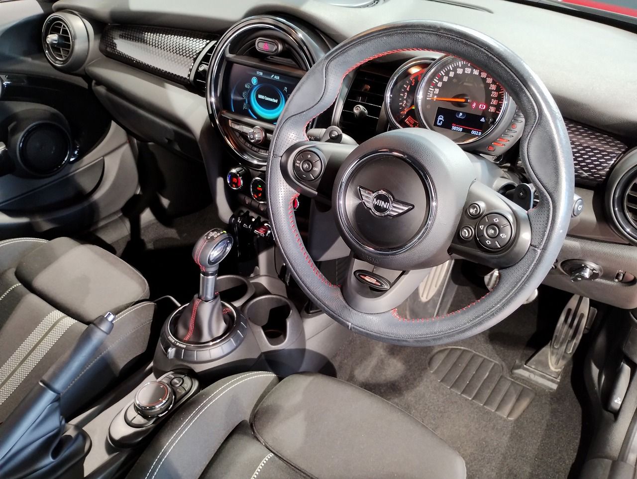 F55 COOPER S D(AT)