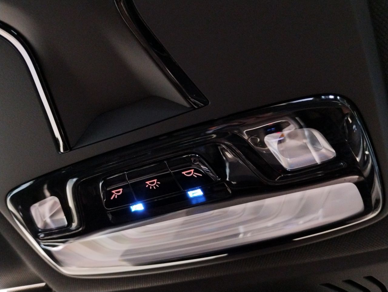 320d xDrive Berline RHD