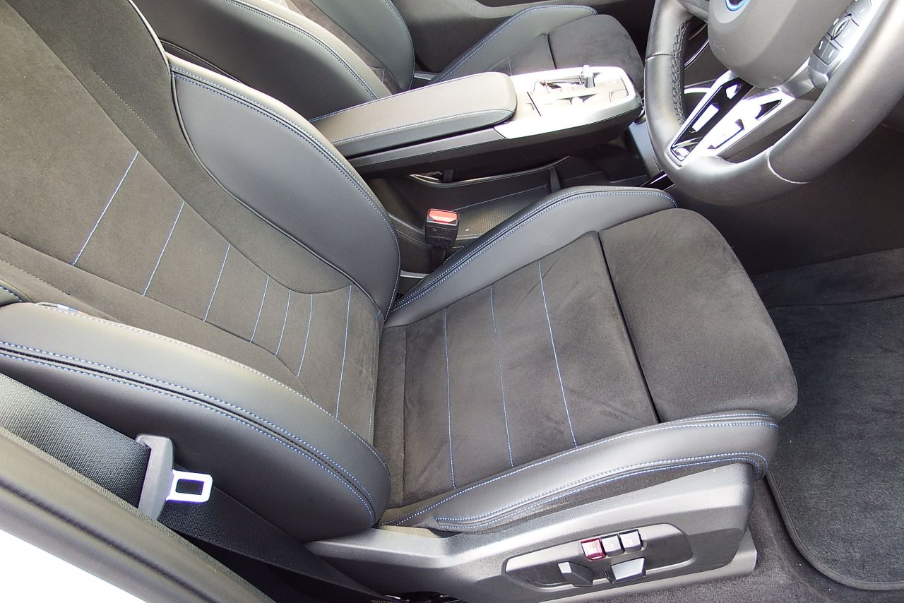 U11 iX1 xDrive30