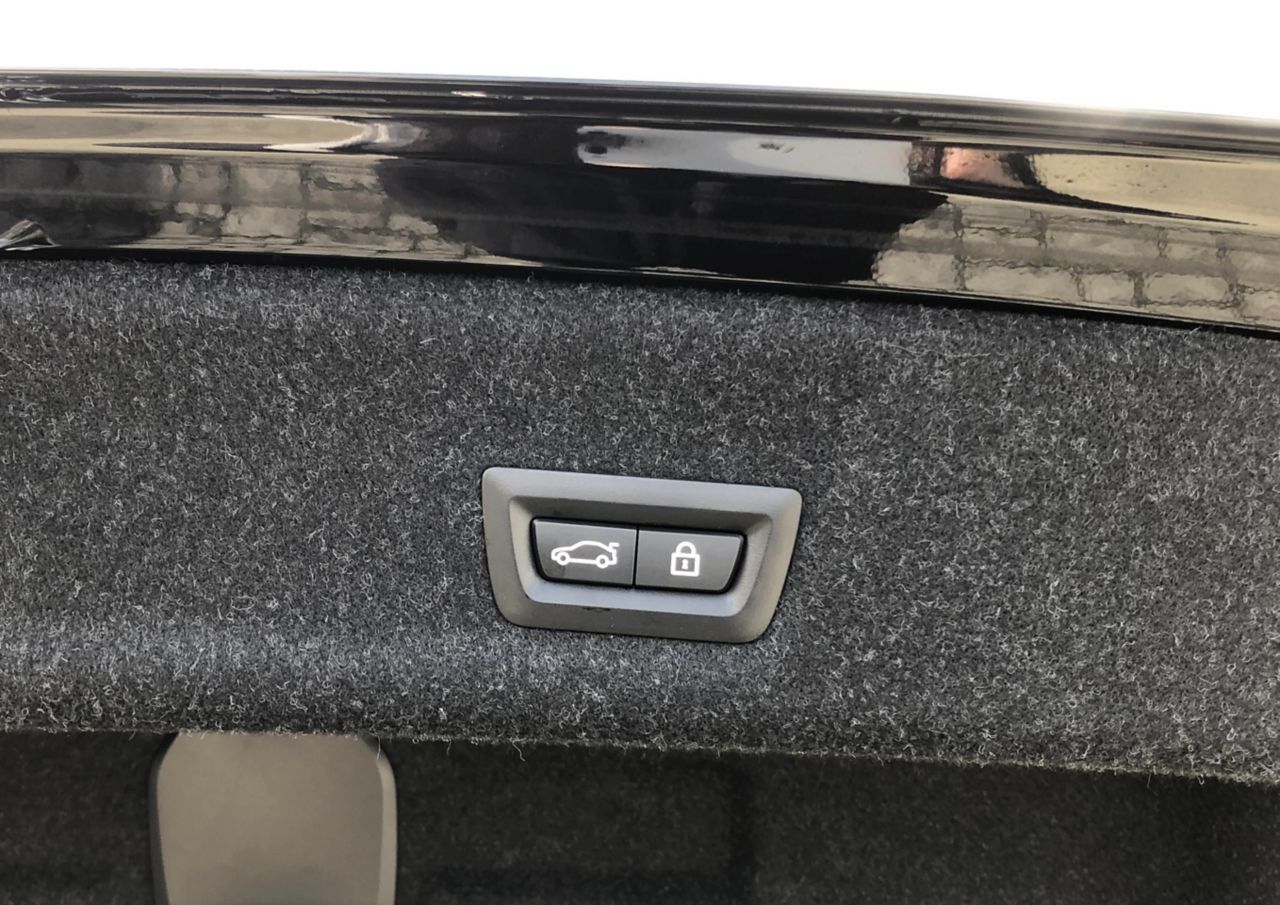 320d xDrive Berline RHD