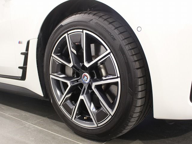 G26 i4 eDrive40 RHD