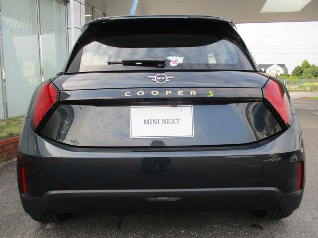 J01 MINI Cooper SE