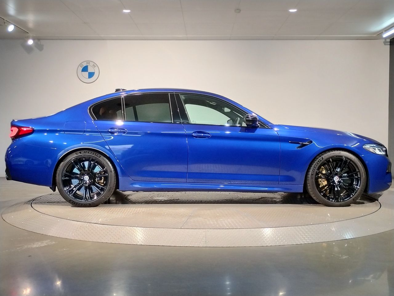 M5 Sedan RHD