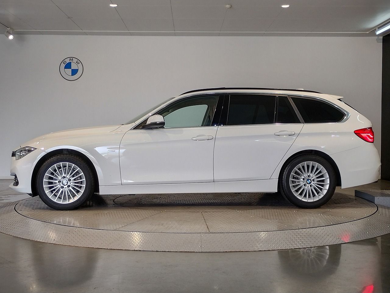 320I TOURING RHD