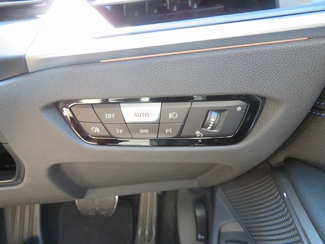 320d xDrive Berline RHD