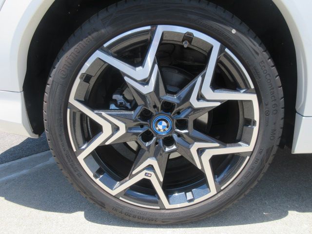 iX2 xDrive30 MSP
