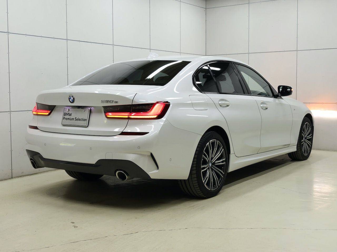 G20 330e Saloon RHD