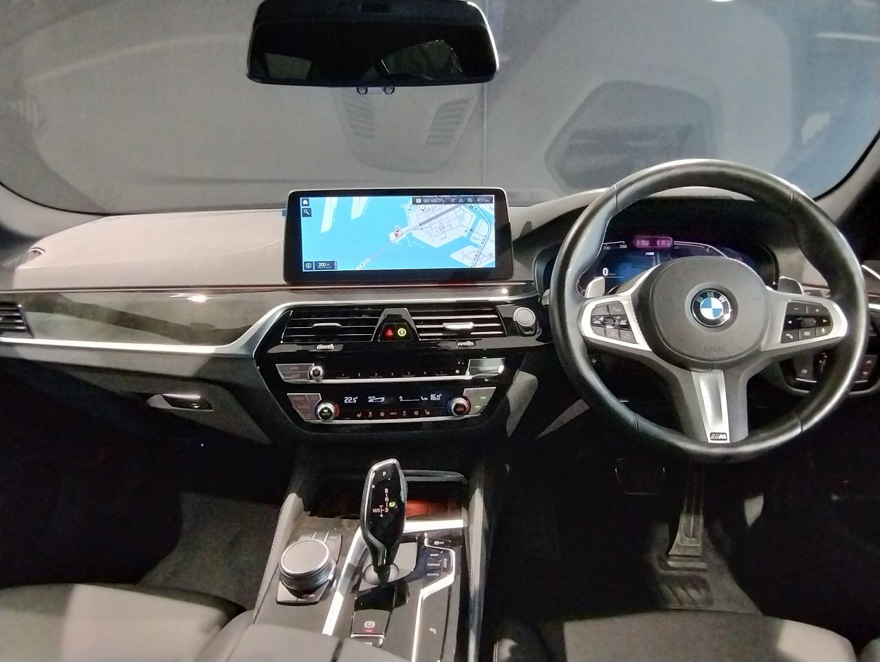 520d xDrive Sedan RHD