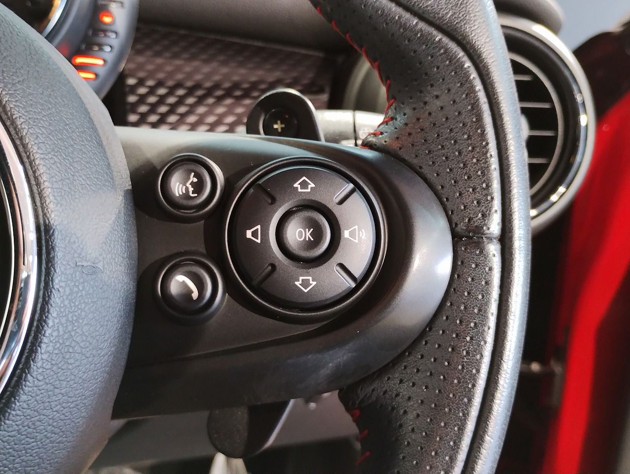 F55 COOPER S D(AT)