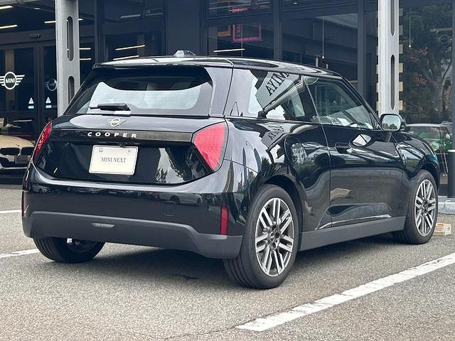 J01 MINI Cooper E