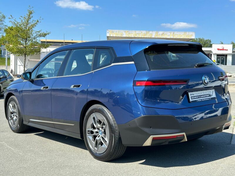 BMW iX
